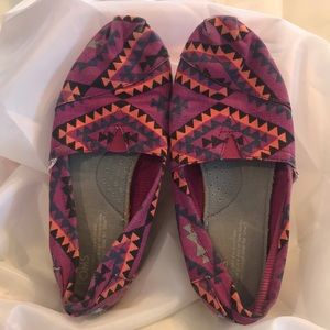 Toms Alpargata pink geometric pattern slip-ons